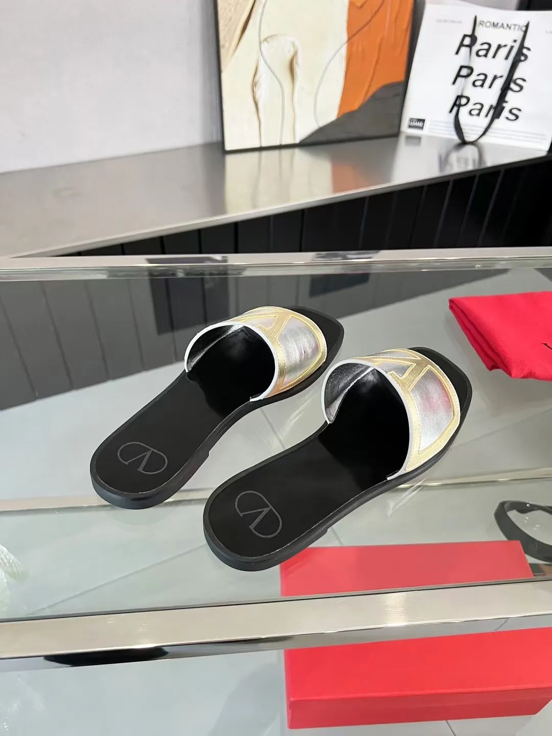 👟👟Ex-factory price 340👟👟 Valentino, 25 new spring and summer Valentino color-blocked flat flops, sizes 35-43